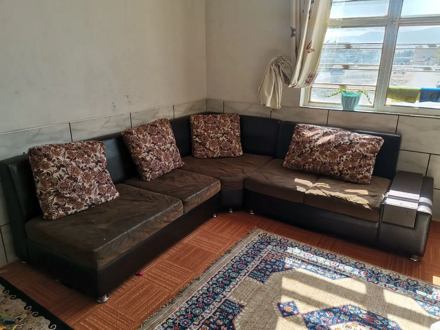 مبل پنج نفره|مبلمان خانگی و میز عسلی|شیراز, کوشک میدان|دیوار