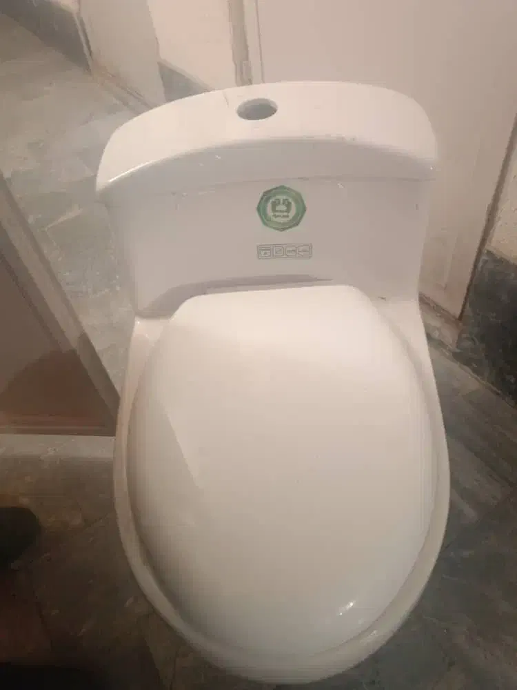 غذاساز4اولی دوم 3میایون توالت فرنگی 7میلیون|لوازم سرویس بهداشتی|قم, منبع آب|دیوار