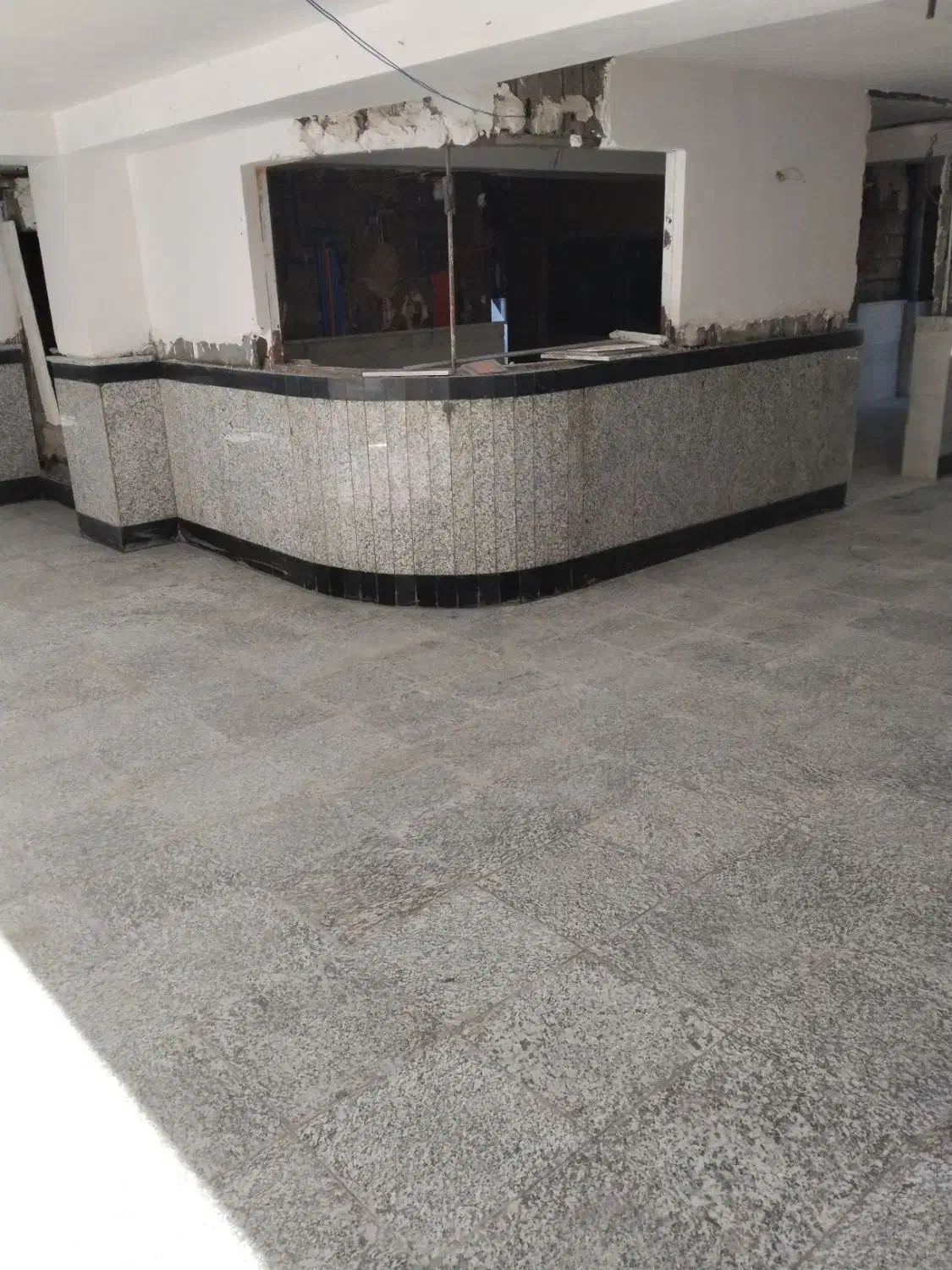 سنگ فرش شیب بندی موزاییک سرامیک جدول و سیمانکاری|خدمات پیشه و مهارت|سنندج, |دیوار