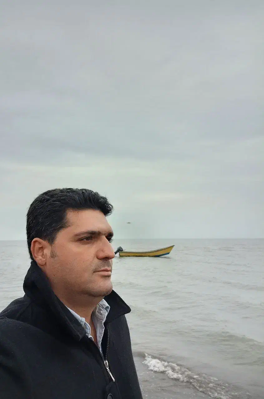 مدارک گمشده در کیف قرمز رنگ|اشیا|چهارباغ, |دیوار