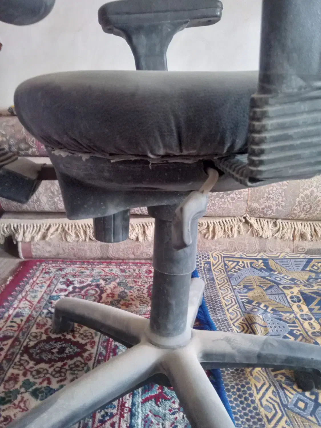 صندلی چرخ دار|صندلی و نیمکت|هیرمند, |دیوار