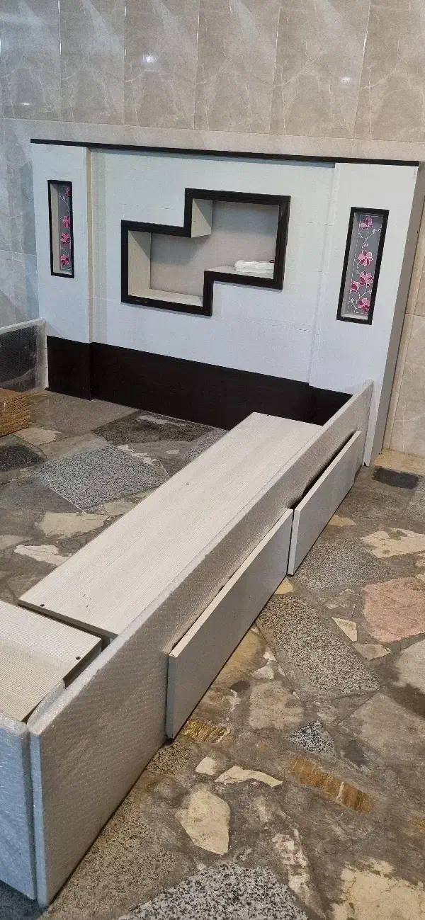 تخت دونفره چوبی همراه با پاتختی|تخت و سرویس خواب|تهران, جوادیه تهرانپارس|دیوار