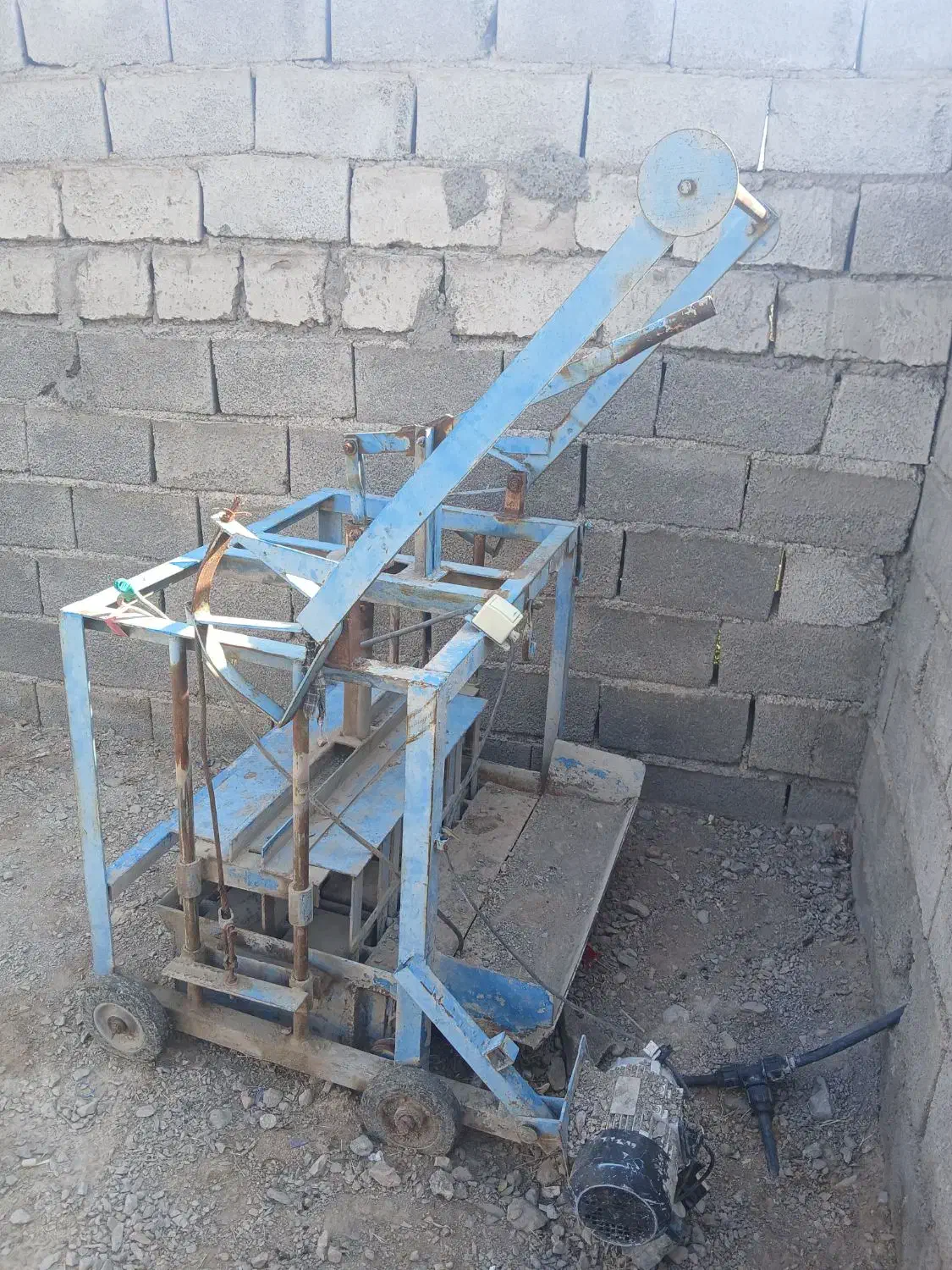 دستگاه بلوک زن ویبره  ۴ قالبه|ماشین‌آلات صنعتی|دهبکری, |دیوار