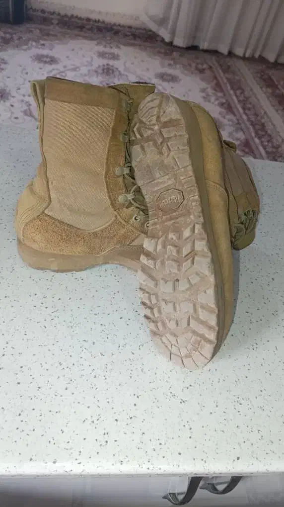 پوتین ویبرام  شماره ۴۲  اصلی|کیف، کفش، کمربند|شوشتر, |دیوار