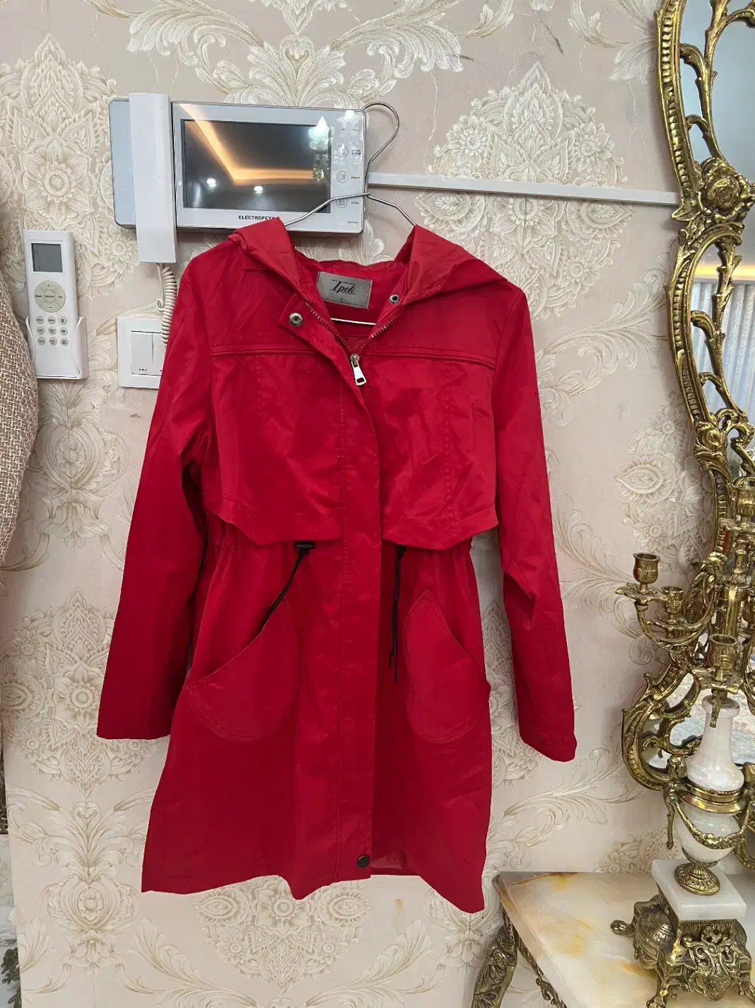 پالتو شنل در حد نو سایز ۴۲ وبارونی و کت بوفالو|لباس|تهران, امیریه|دیوار