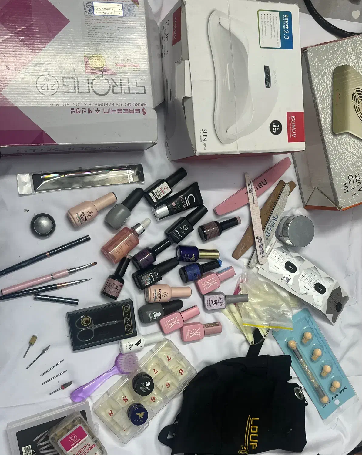 وسایل کاشت ناخن در حد نو|آرایشی، بهداشتی، درمانی|یزد, |دیوار