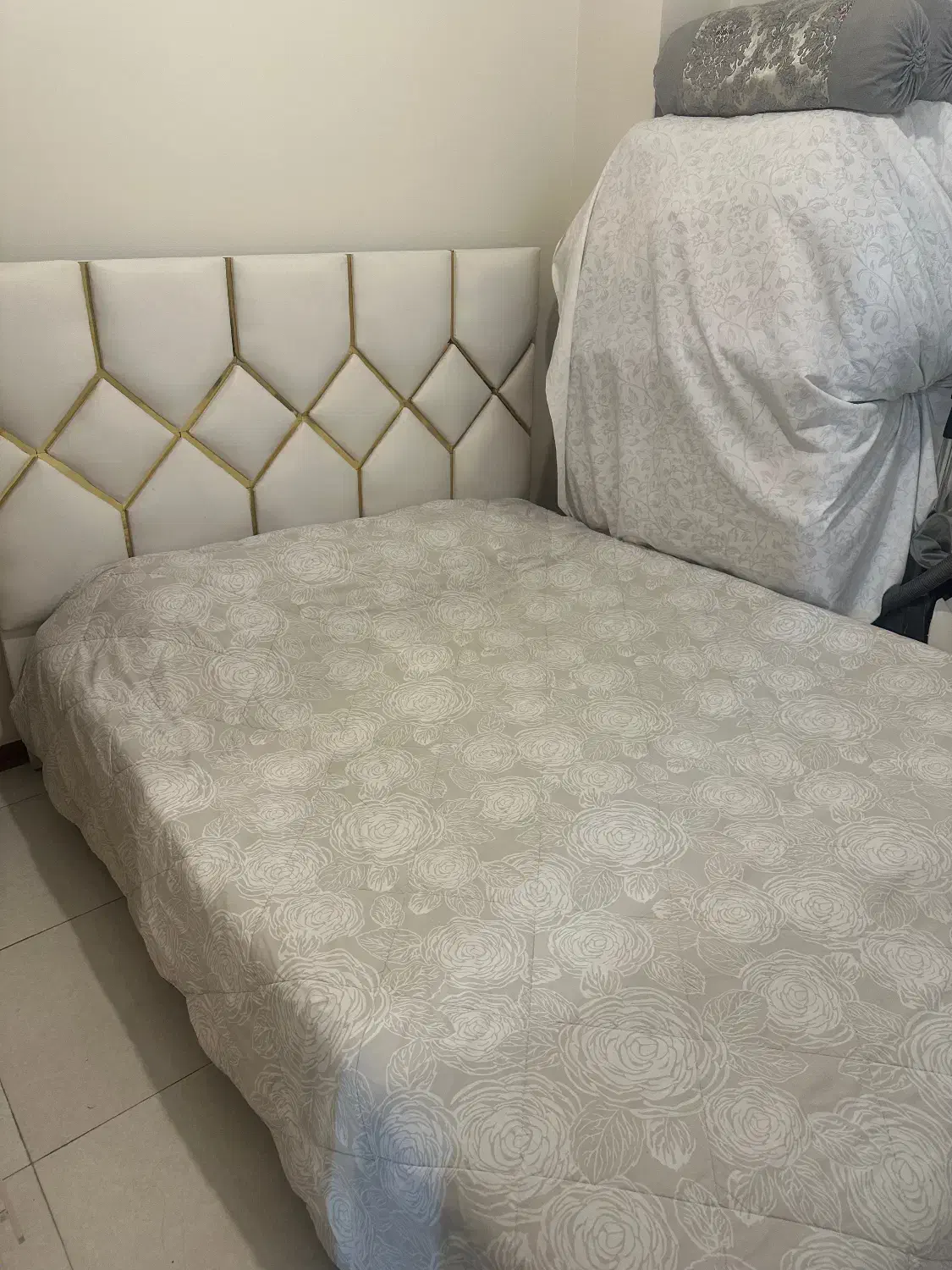 فروش‌تخت دونفره  و تاجش همراه تشک و کفی|تخت و سرویس خواب|تهران, شهمیرزادی|دیوار