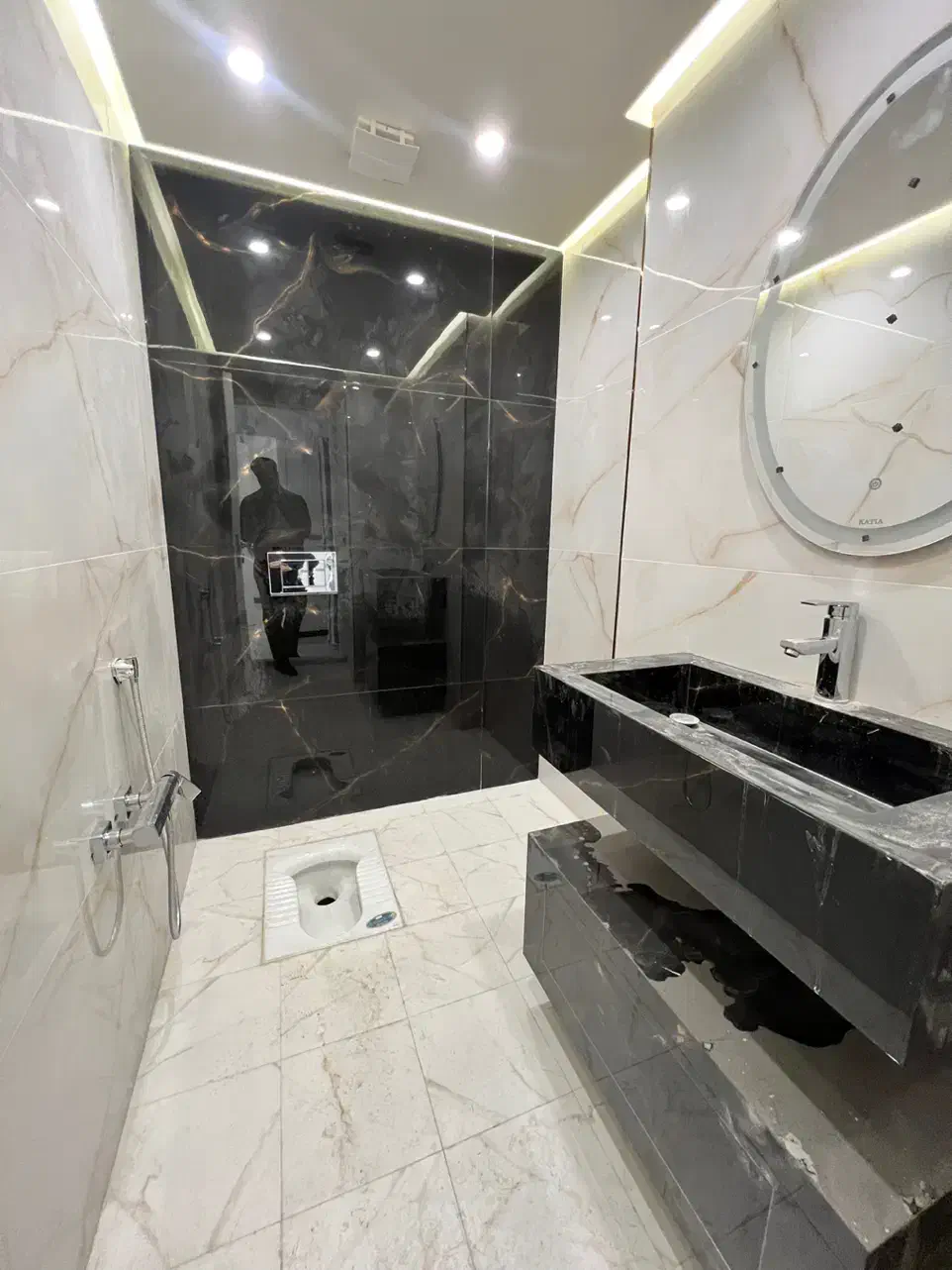 ۱۳۷‌متر/۳‌خواب/نوساز/ویو جذاب/محل دنج ظفر