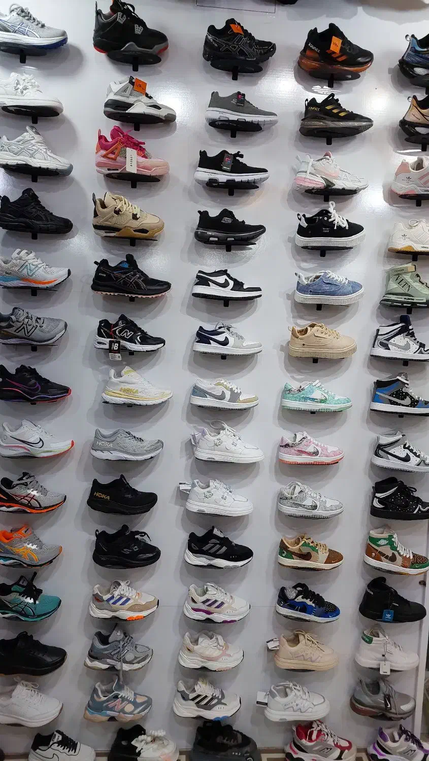 کفش اسپورت زنانه مردانه صدرا|کیف، کفش، کمربند|صدرا-فارس, فاز ۱|دیوار