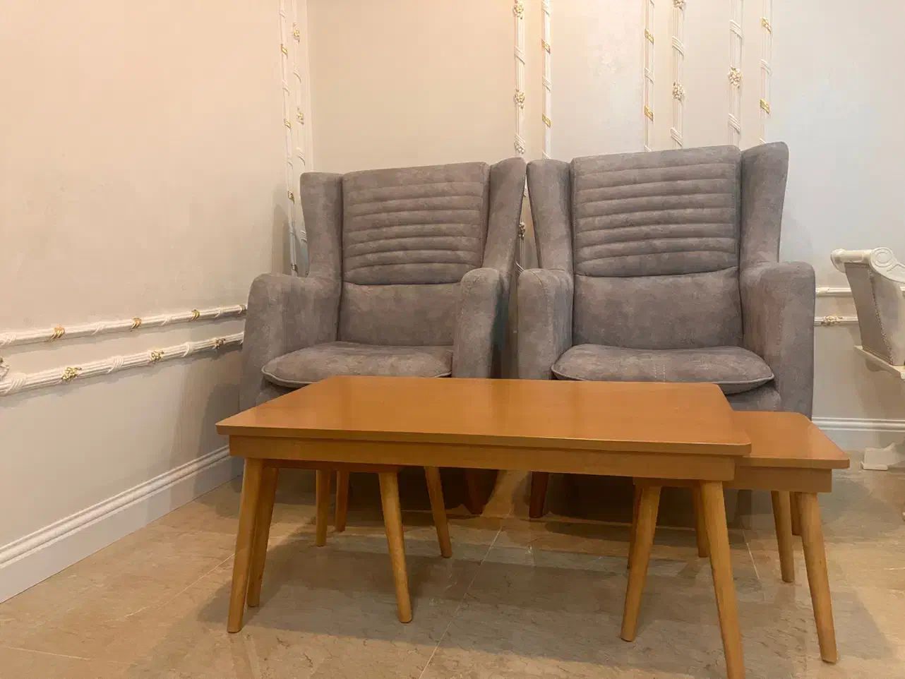 مبل راحتی به همراه میز وسط و ۲ عسلی|مبلمان خانگی و میز عسلی|تهران, شهران جنوبی|دیوار