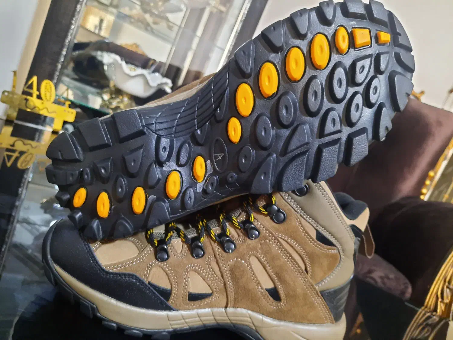 پوتین کوهنوردی|کیف، کفش، کمربند|پاکدشت, پاکدشت (مامازند)|دیوار