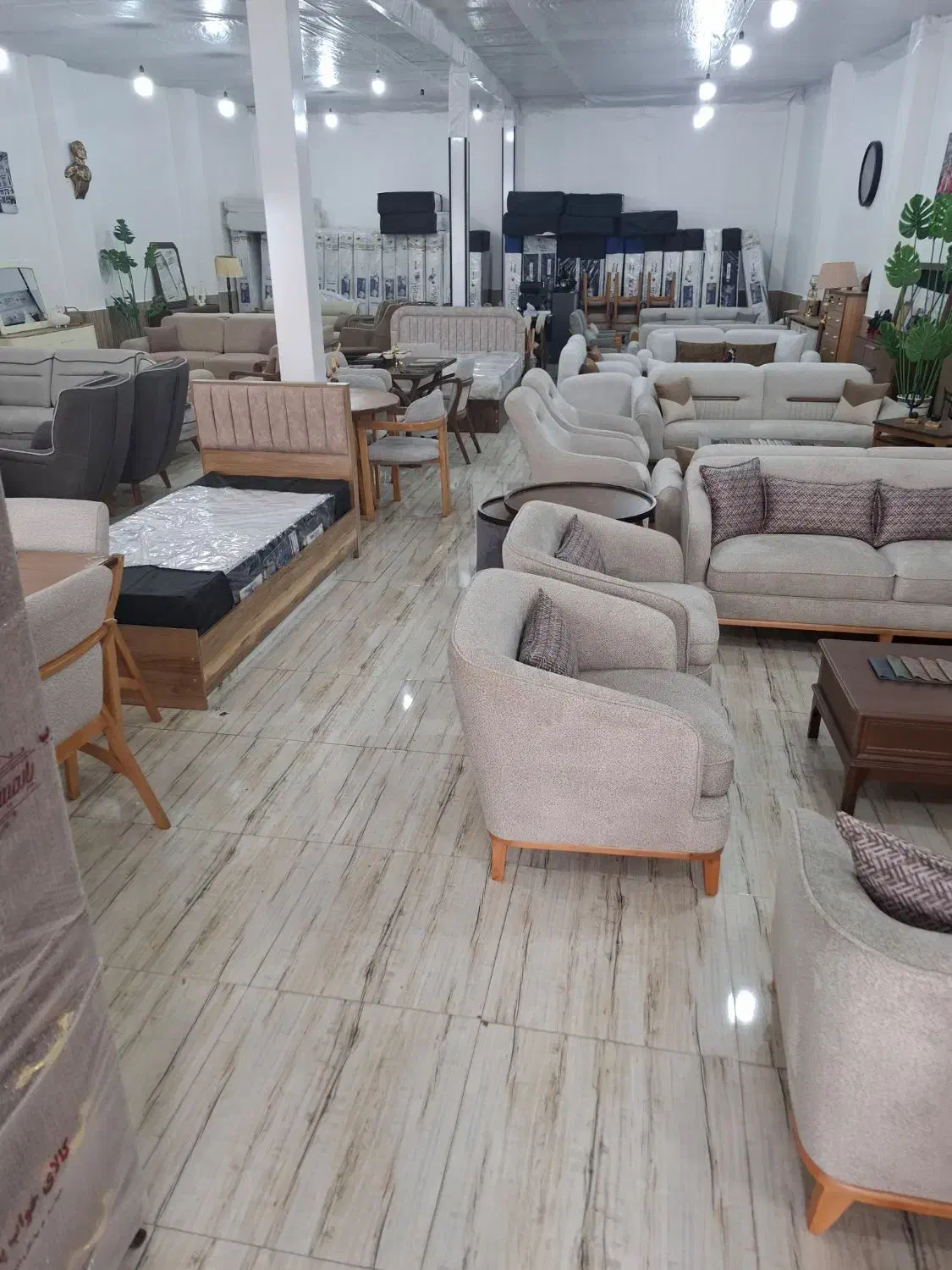 تعویض مبل کهنه با نو|مبلمان خانگی و میز عسلی|رشت, جماران|دیوار