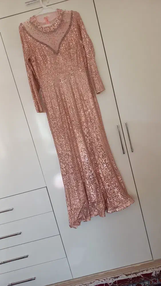 لباس مجلسی|لباس|آبگرم, |دیوار