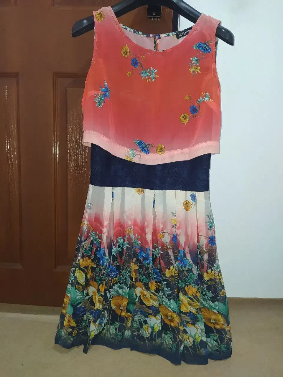 لباس زنانه|لباس|شاهین دژ, |دیوار