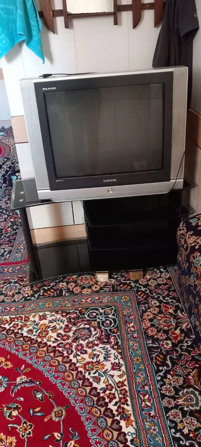 تلویزیون سامسونگ اصلی با میز باهم|تلویزیون و پروژکتور|رامشیر, |دیوار