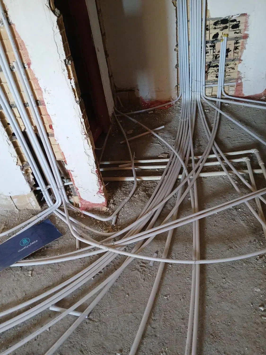 برقکار نیمه ماهر|استخدام معماری، عمران و ساختمانی|کاشان, مشکات|دیوار