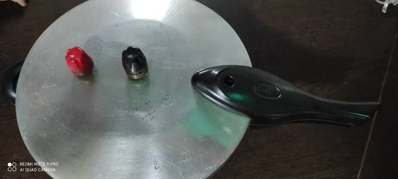 زود پز سالم و تمیز کلا شاید دو بار استفاده شده.|ظروف پختوپز|لنگرود, |دیوار