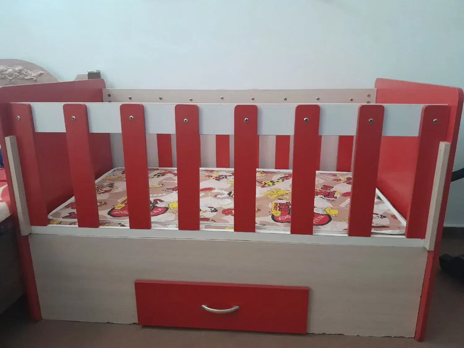 تخت کودک|تخت و صندلی بچه|تویسرکان, |دیوار