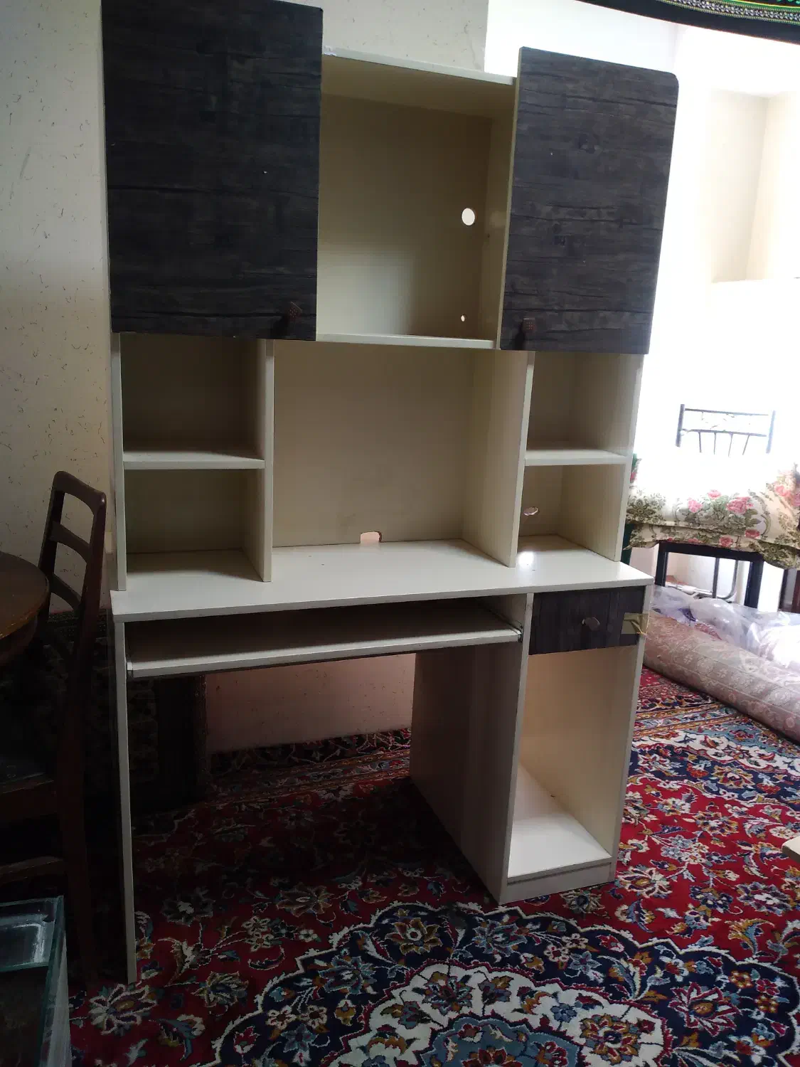 یک عدد میز کامپیوتر و تخت ۱ نفرع جنس چوبش عالیه|میز تحریر و کامپیوتر|مشهد, آبادگران|دیوار