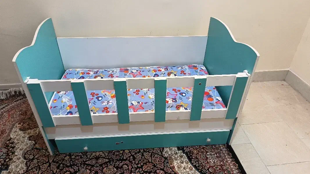 تخت خواب کودک|تخت و سرویس خواب|کاشمر, |دیوار