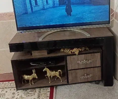 میز تلوزیون در حد نو|میز تلویزیون|سبزوار, پیروزی|دیوار