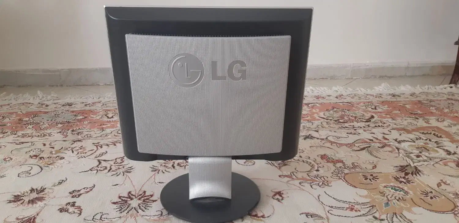 مانیتور ۱۷ اینچ الجی|قطعات و لوازم جانبی رایانه|نیشابور, بزرگمهر|دیوار