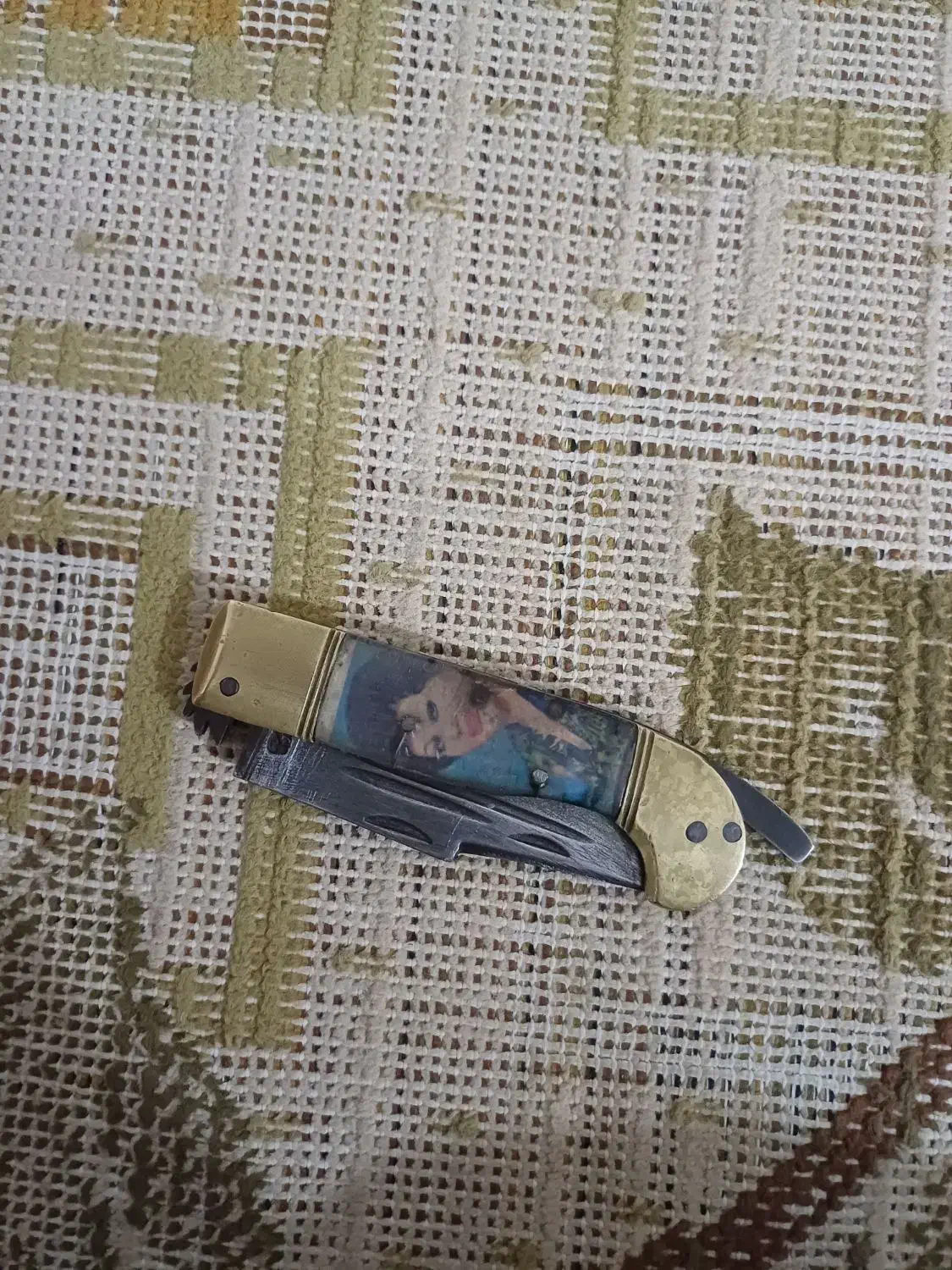 چاقوهفت دنده قدیمی و سکه زمان شاهی|کلکسیون اشیاء عتیقه|ایذه, |دیوار