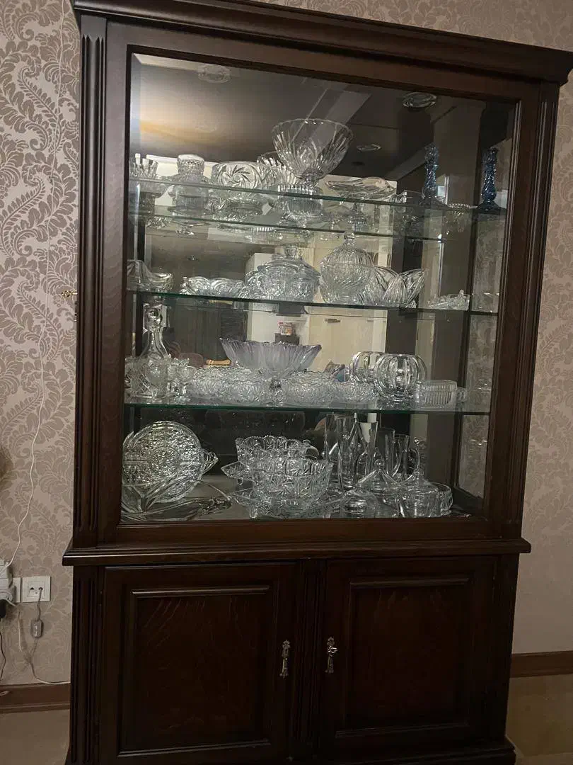 کمد ویترین چوبی کلاسیک|بوفه، ویترین، کنسول|تهران, نمایشگاه بین المللی|دیوار