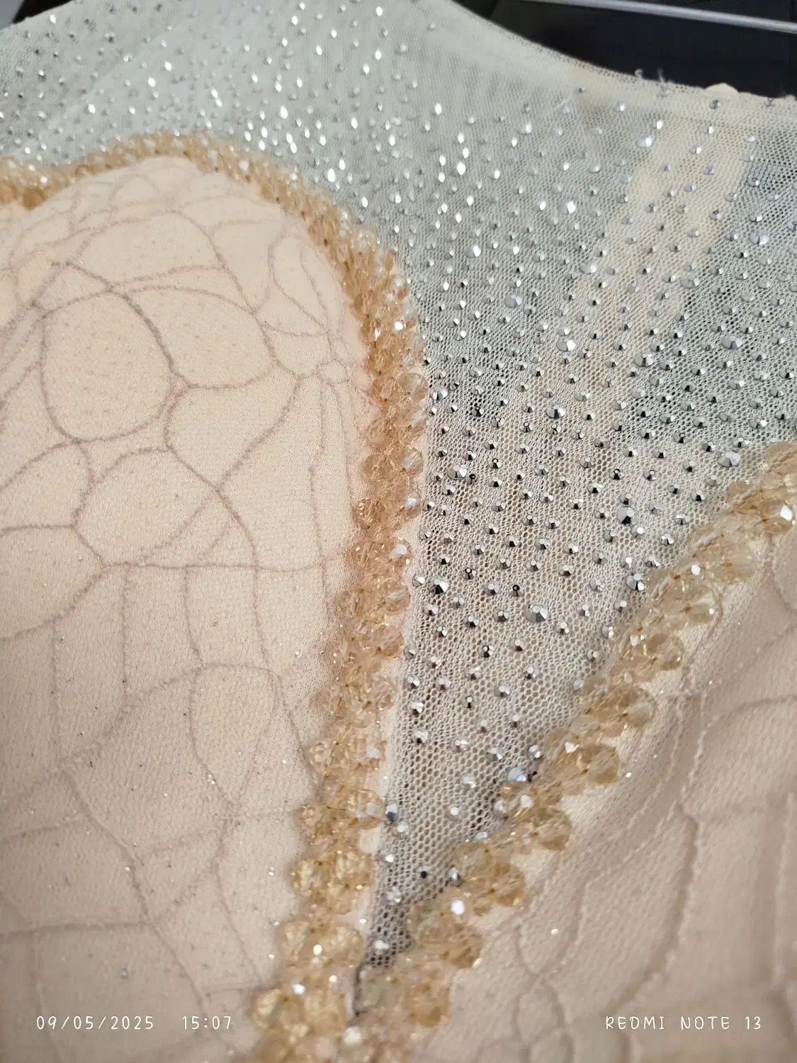 پیراهن مجلسی|لباس|ورامین, ورامین|دیوار