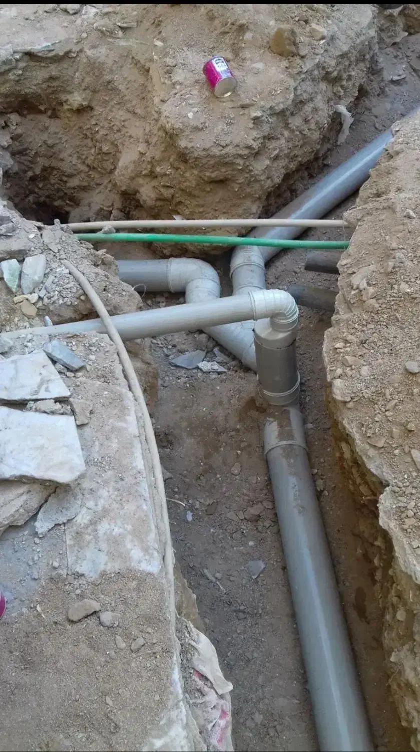 لوله کشی وبرقکاری پ ی ک ور|خدمات پیشه و مهارت|زهک, |دیوار