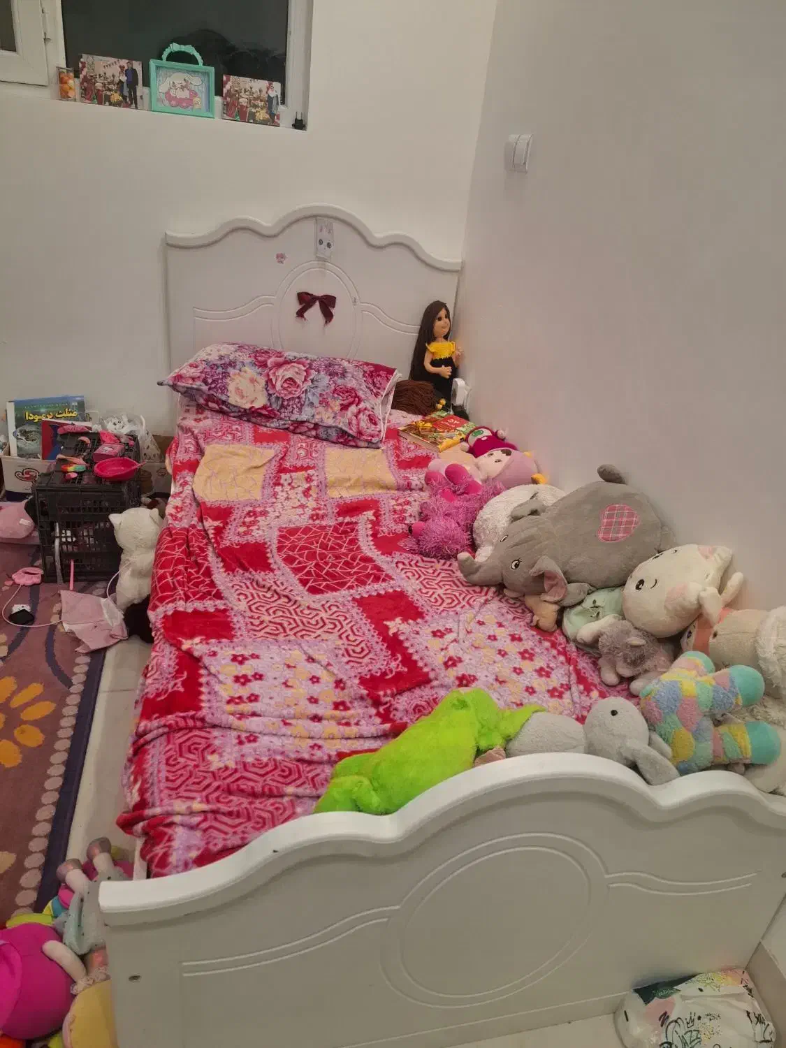 تخت و میز التحریر و اینه و تشک خوش خواب و کاور|تخت و سرویس خواب|جهرم, |دیوار