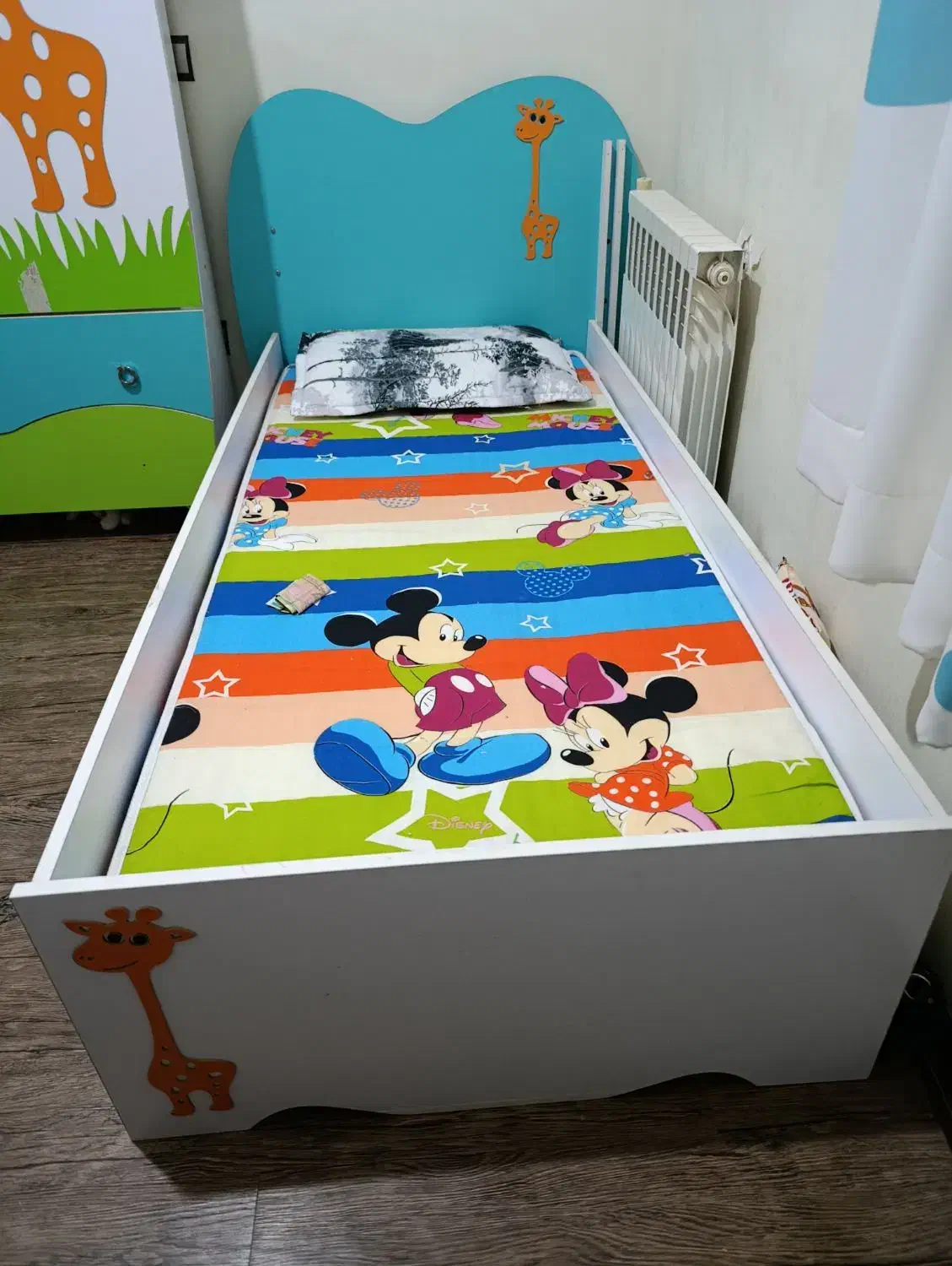 تخت،کمد،ویترین،میز کودک ،تشک سالم|تخت و صندلی بچه|قزوین, |دیوار