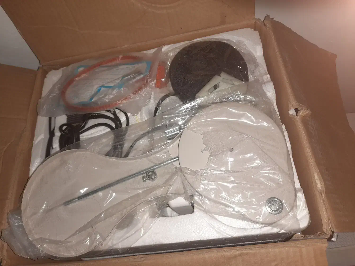 سردوز پروانه اک|چرخ خیاطی و ریسندگی|نیشابور, خط کاشمر|دیوار