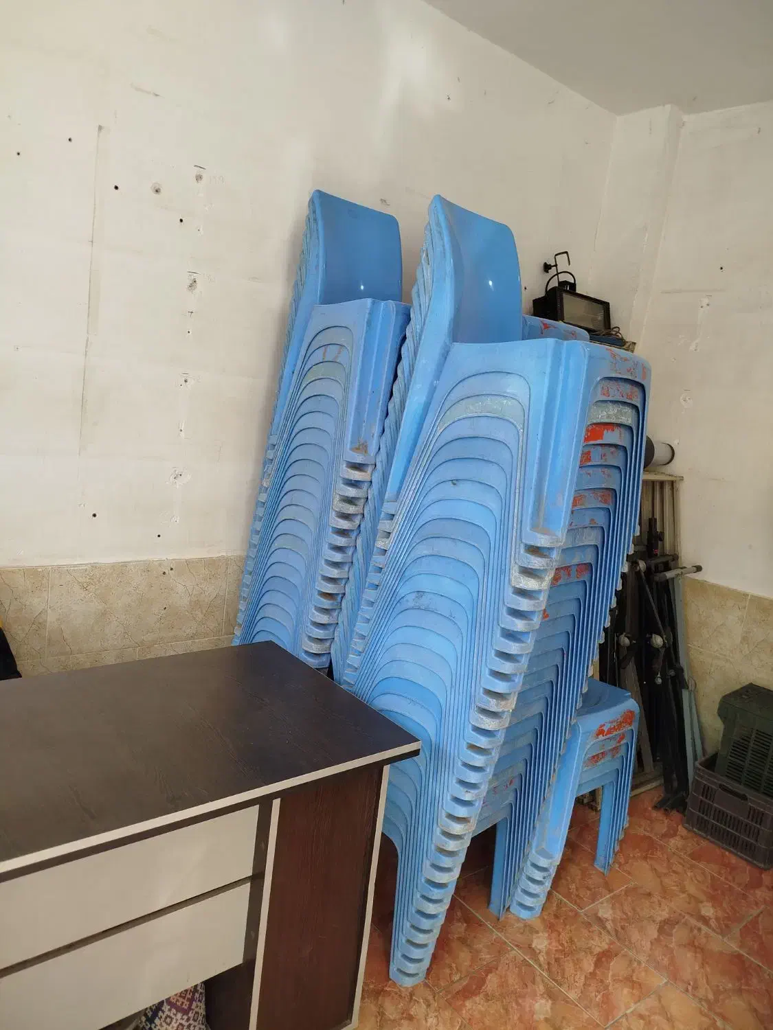 صندلی پلاستیکی آبی|میز و صندلی غذاخوری|علی‌آباد کتول, |دیوار