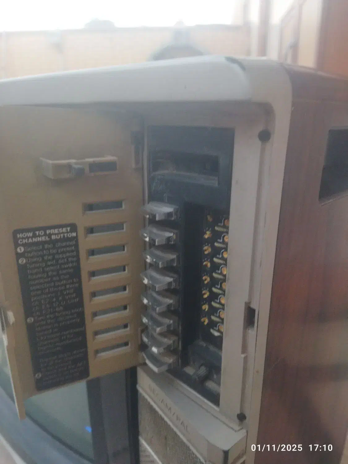 تلویزیون رنگی سونی.|تلویزیون و پروژکتور|بادرود, |دیوار