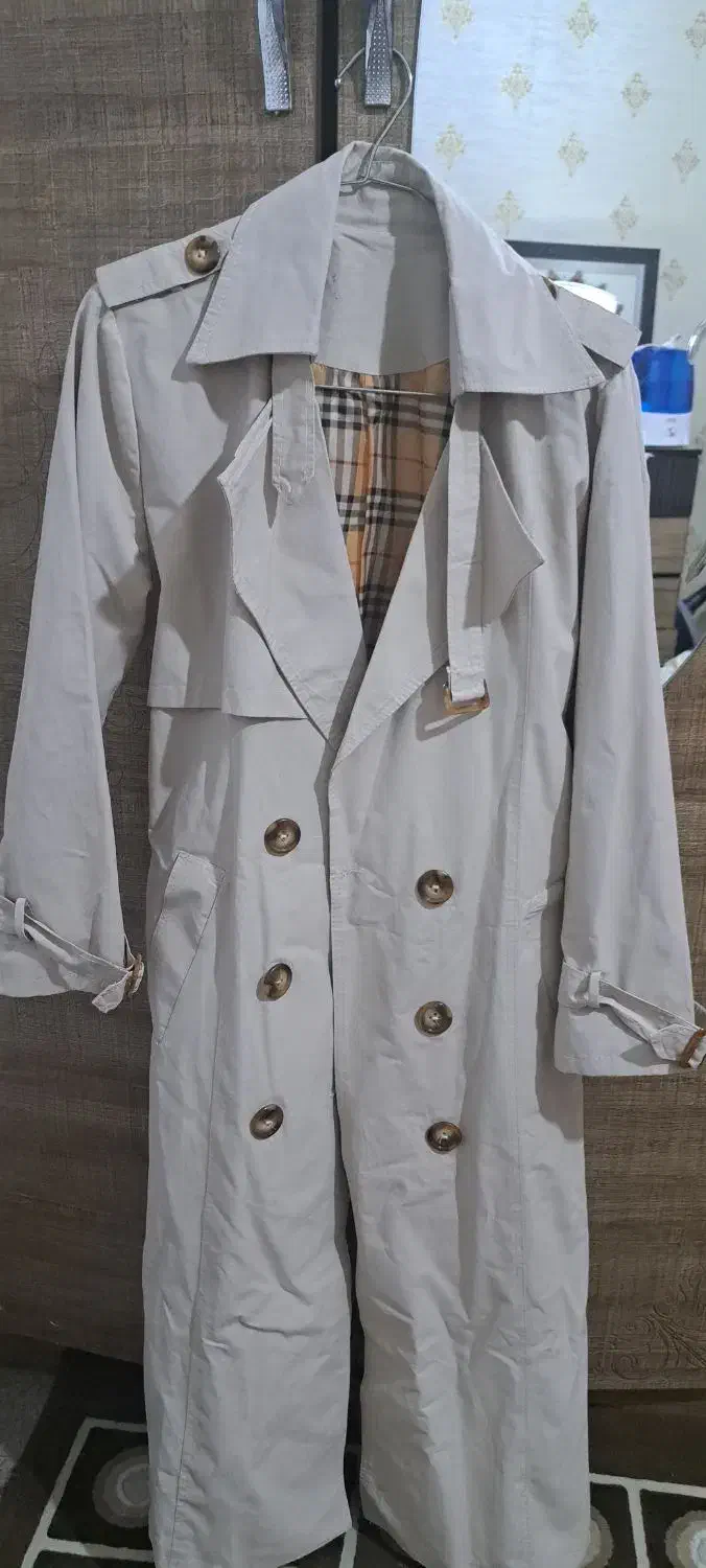 بارونی بلند|لباس|سیرجان, |دیوار