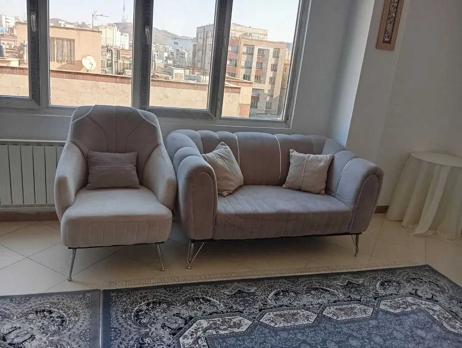 مبل هفت نفره راحتی|مبلمان خانگی و میز عسلی|پرند, فاز ۳|دیوار