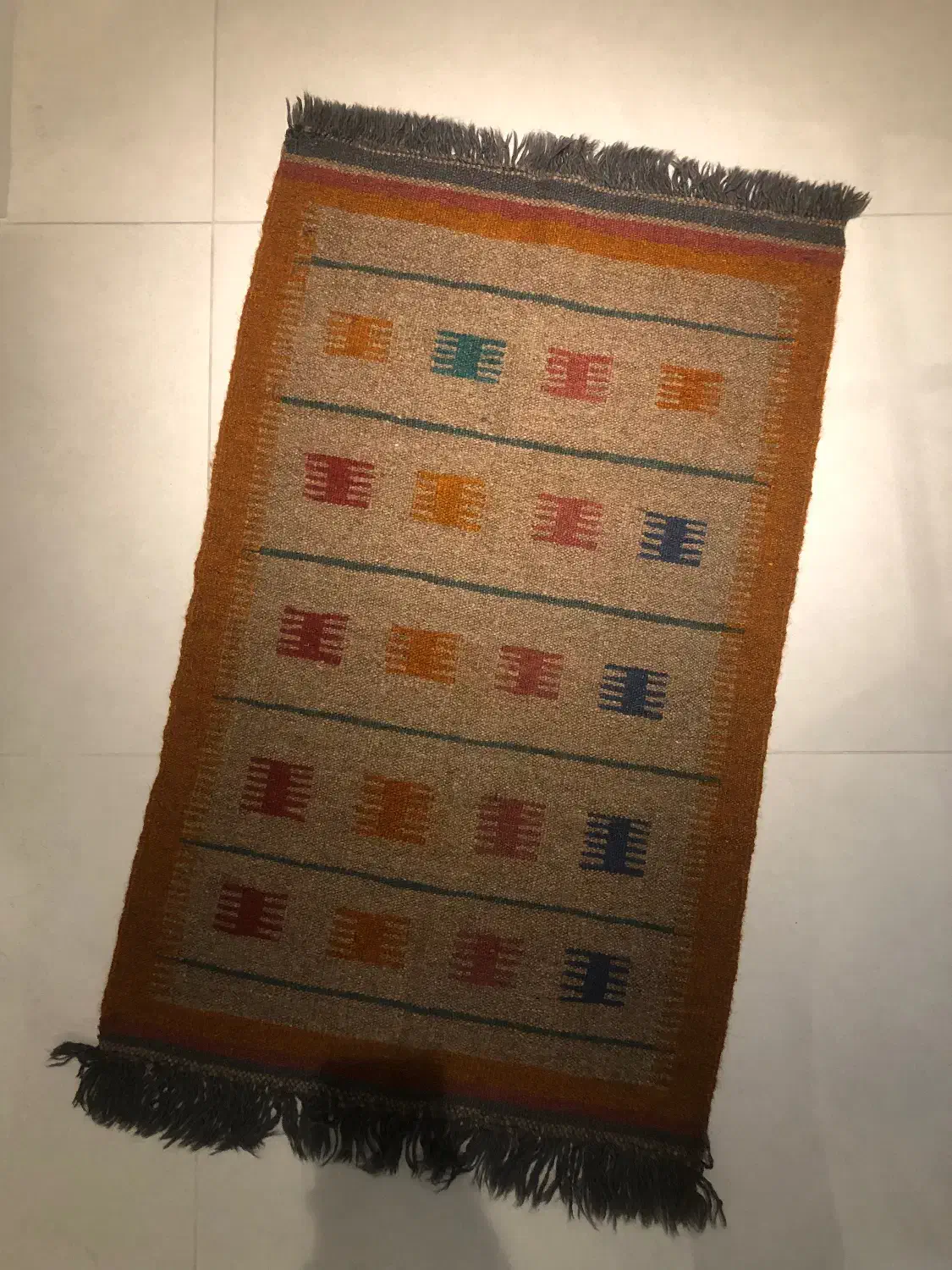 گلیم پشمی نو|گلیم، جاجیم، گبه|رشت, هلال احمر|دیوار