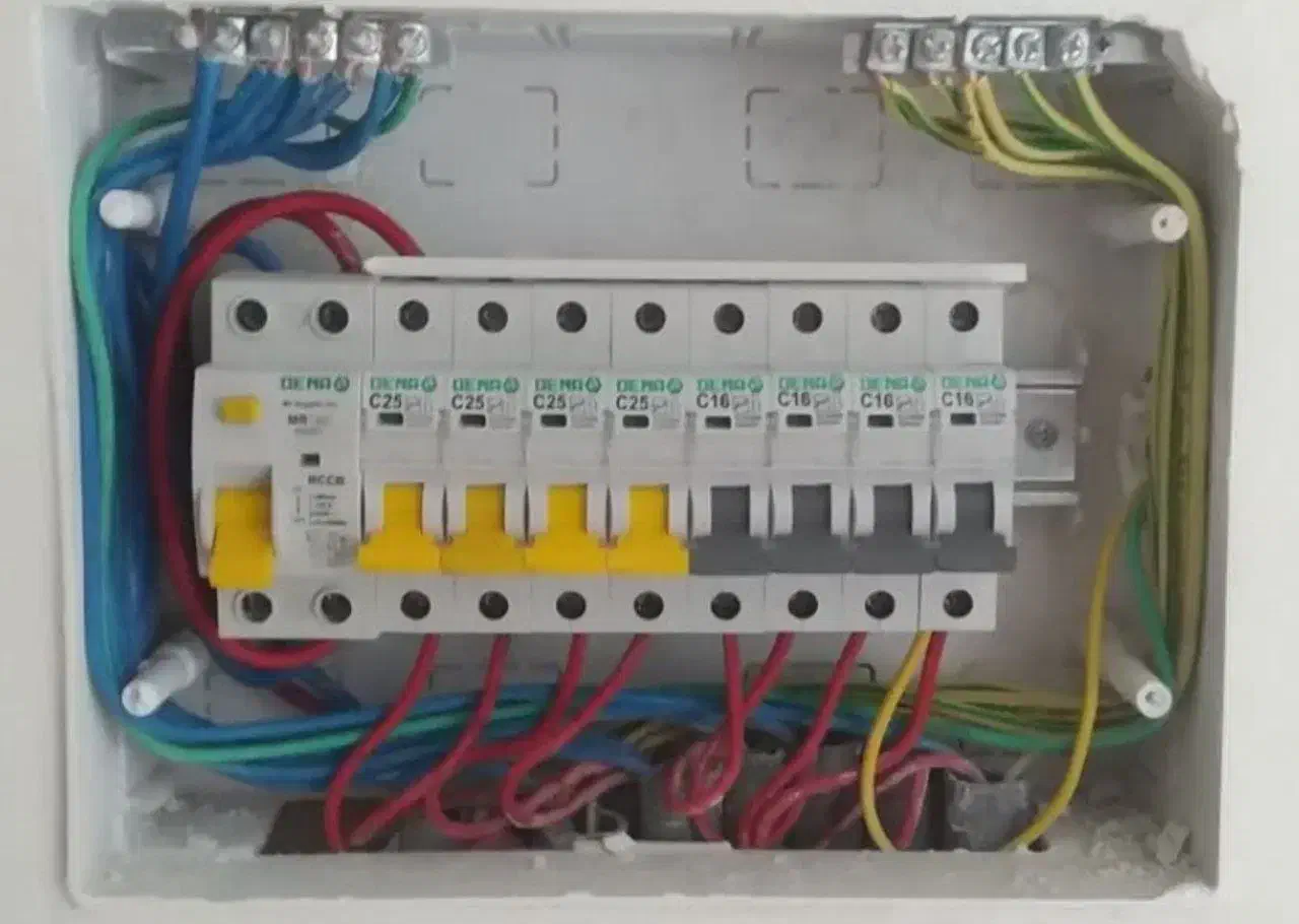 برقکاری شبانه روزی در تمام نقاط تهران|خدمات پیشه و مهارت|تهران, صادقیه|دیوار