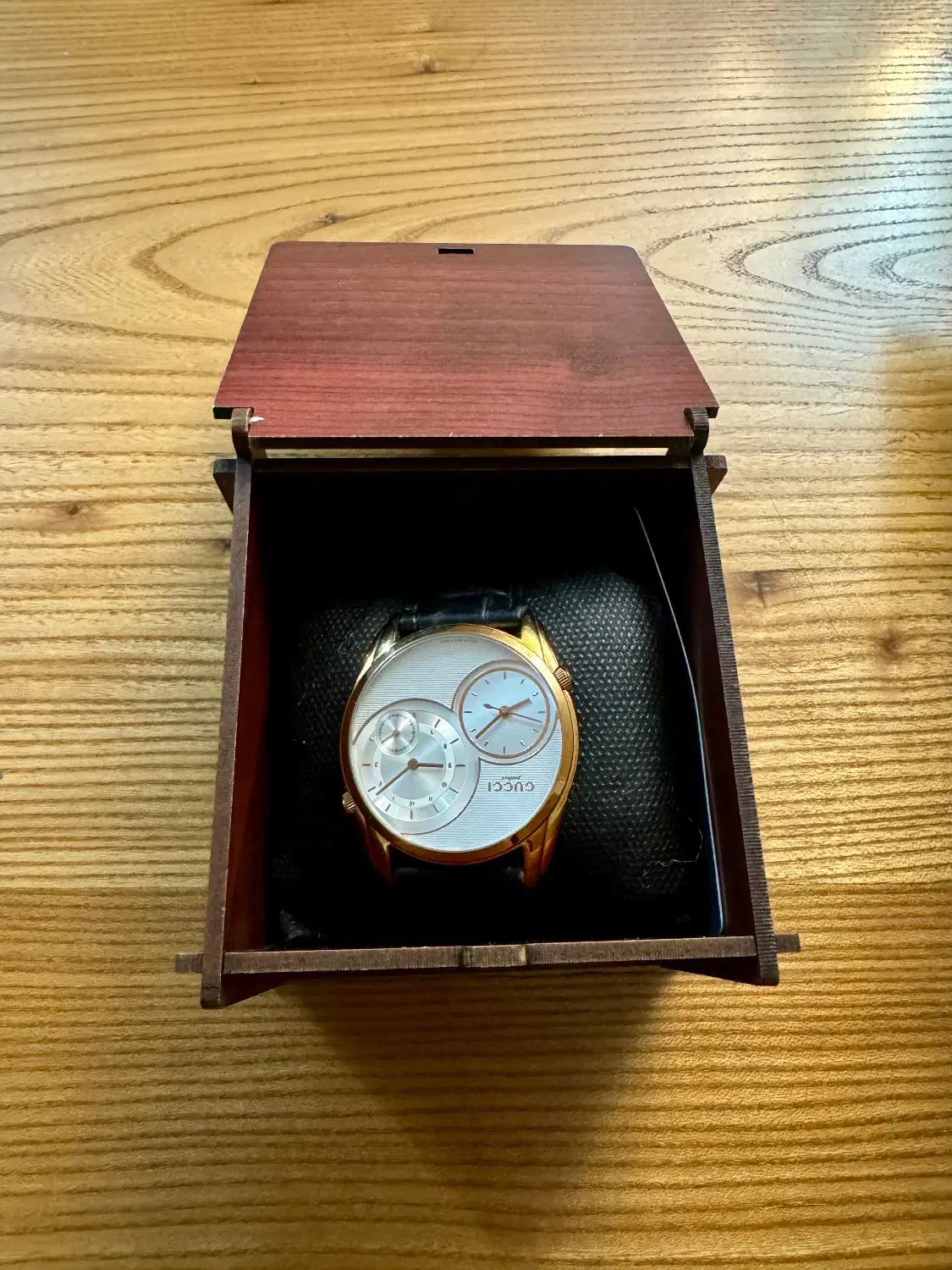 ساعت قدیمی باکیفیت ۲ موتوره گوچی ۲ زمانه gucci|ساعت|مشهد, احمدآباد|دیوار