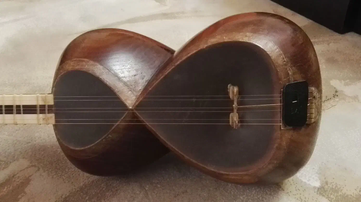 تار قدیمی حاجی آقا با مهر دسترنج|سازهای سنتی|تهران, جنت‌آباد مرکزی|دیوار