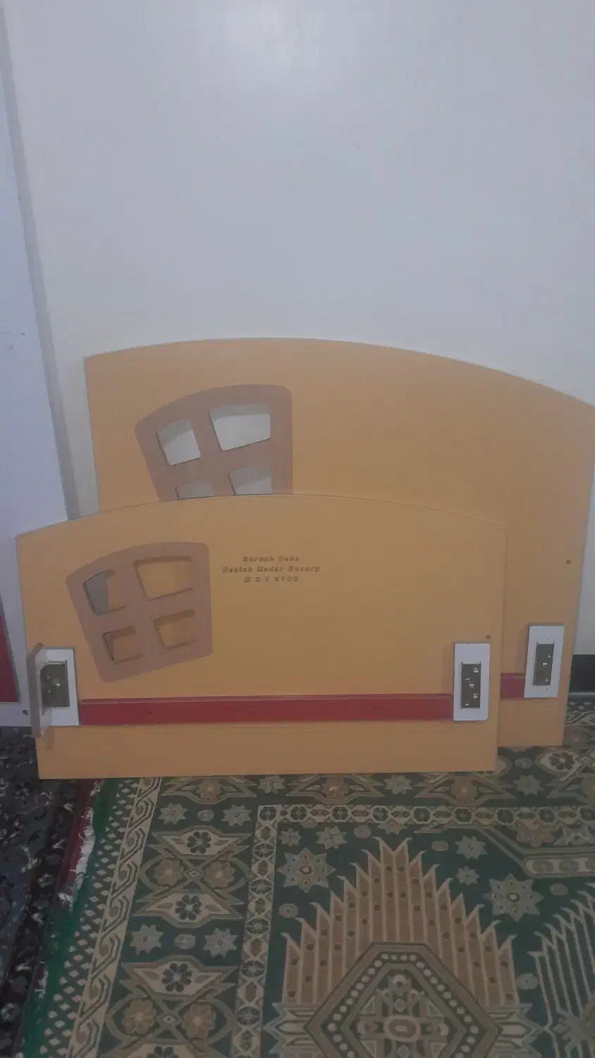 تخت خواب یک نفره با میز پا تختی|تخت و سرویس خواب|فولادشهر, A3|دیوار