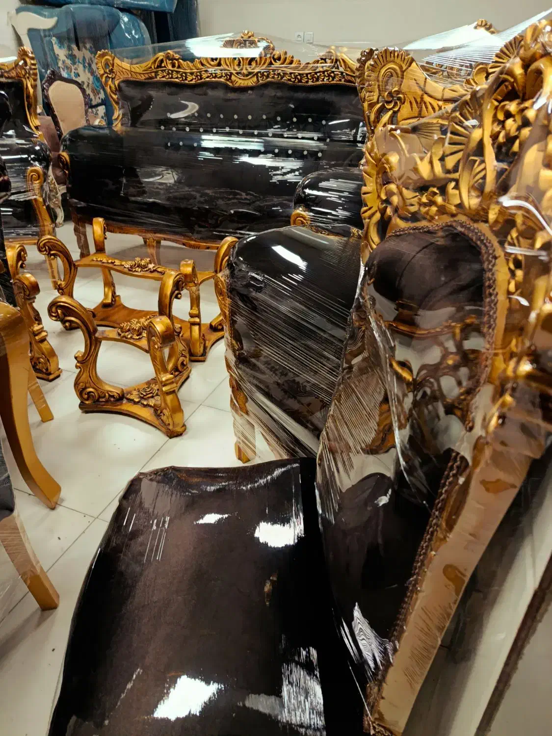 مبل تاج عروس ۹نفره و میز غذاخوری 8نفره|مبلمان خانگی و میز عسلی|قائم‌شهر, |دیوار