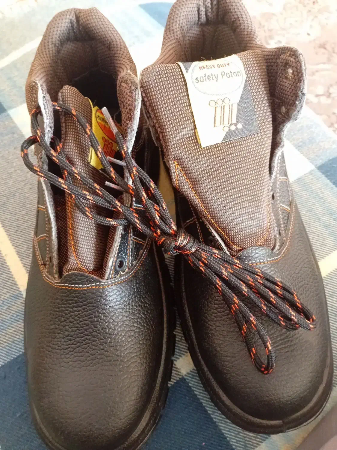 کفش نو|کیف، کفش، کمربند|کاشان, شهرک انقلاب|دیوار