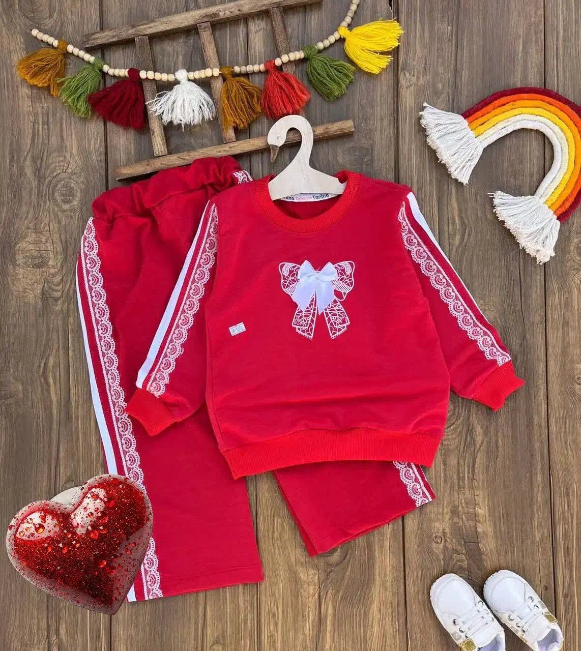 لباس|لباس|تفت, |دیوار