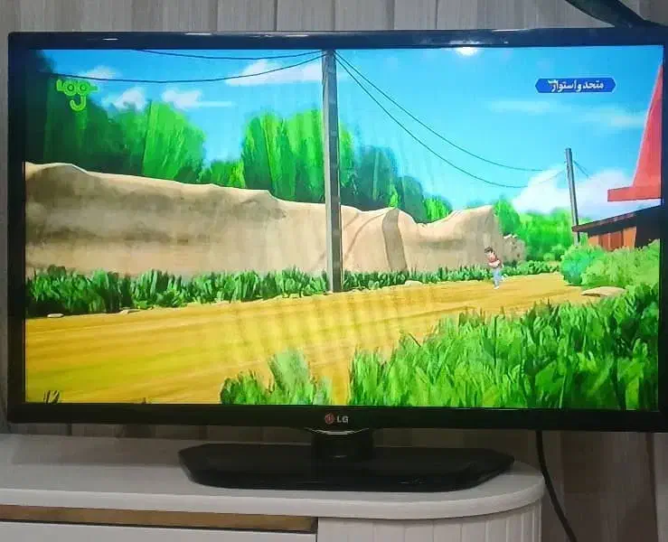 تلوزیون 32 اینچ|تلویزیون و پروژکتور|شیراز, ریاستی|دیوار