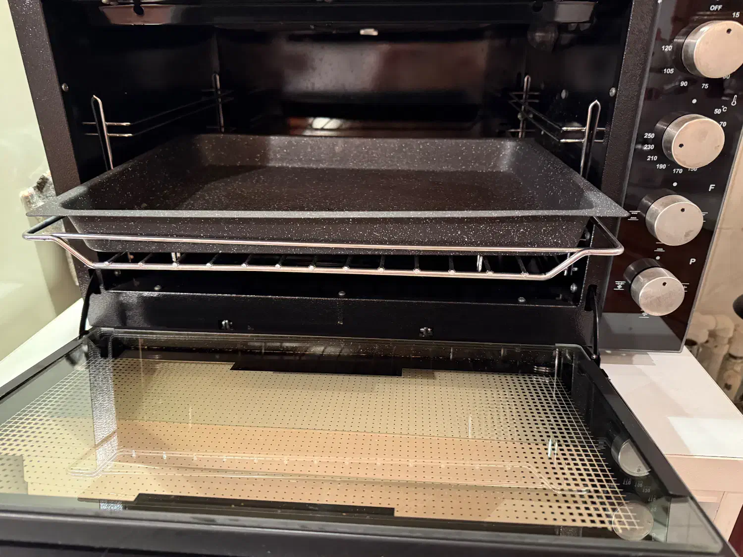 توستر یه ماه کارکرده بسیار بسیار نو و تمیز تضمینی|اجاق گاز و لوازم برقی پختوپز|گرگان, |دیوار