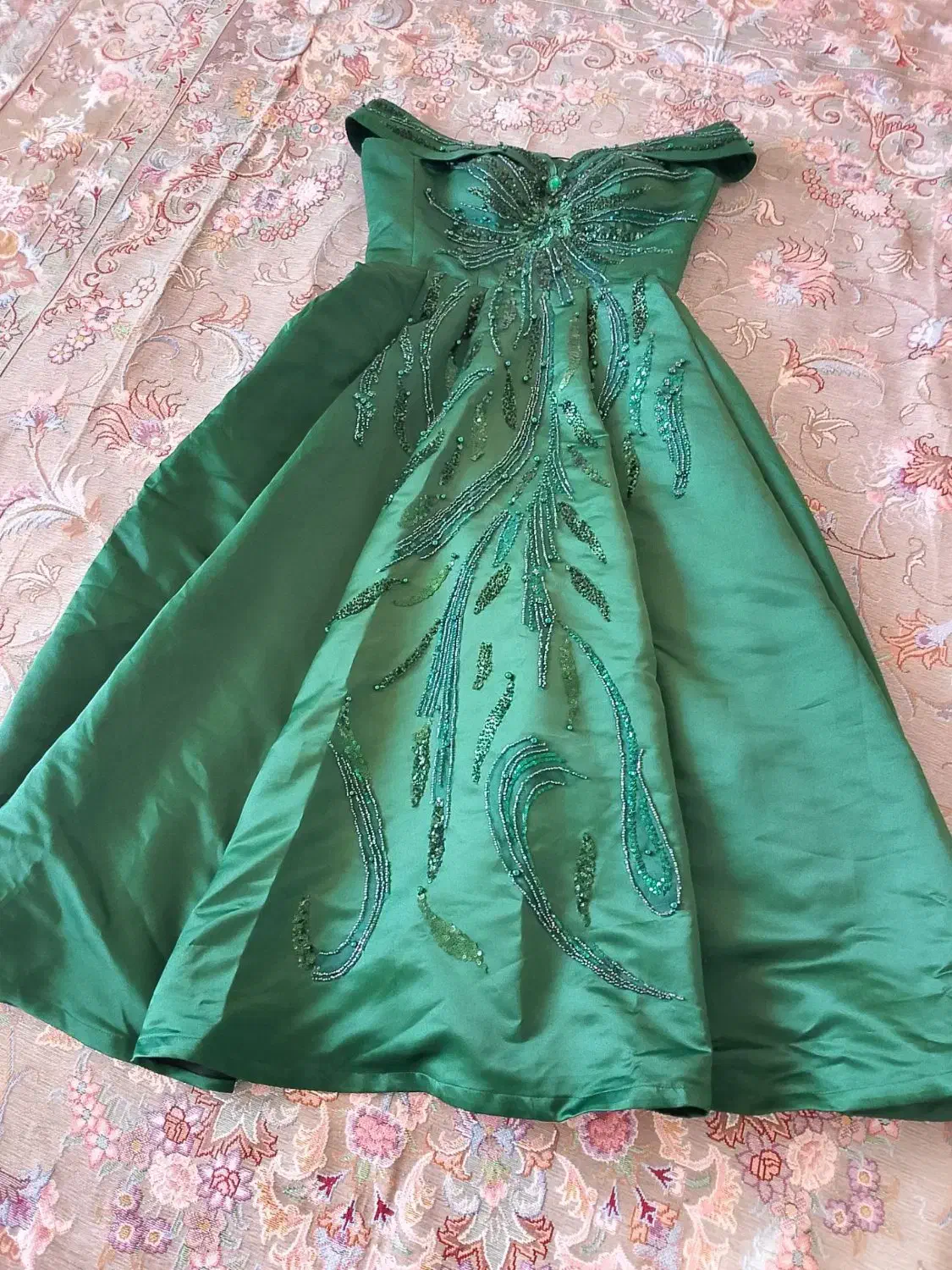 لباس مجلسی|لباس|باسمنج, |دیوار