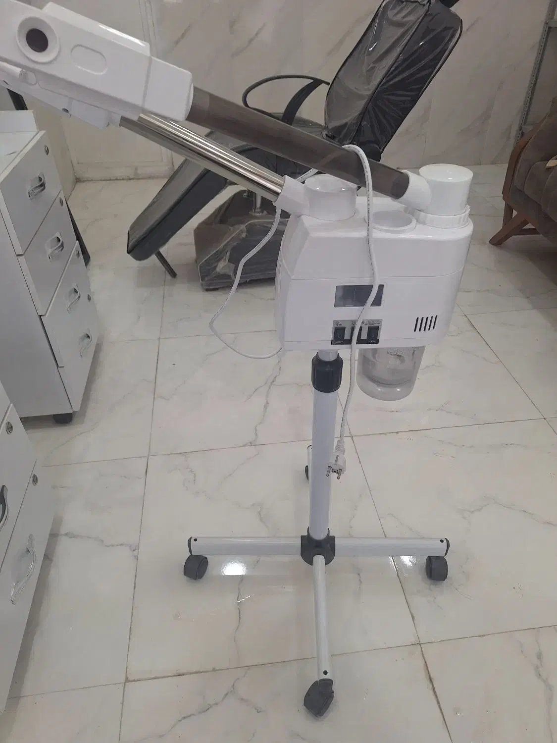 صندلی اصلاح،ترولی،آینه،بخار سالنی|آرایشگاه و سالن‌های زیبایی|خواف, |دیوار