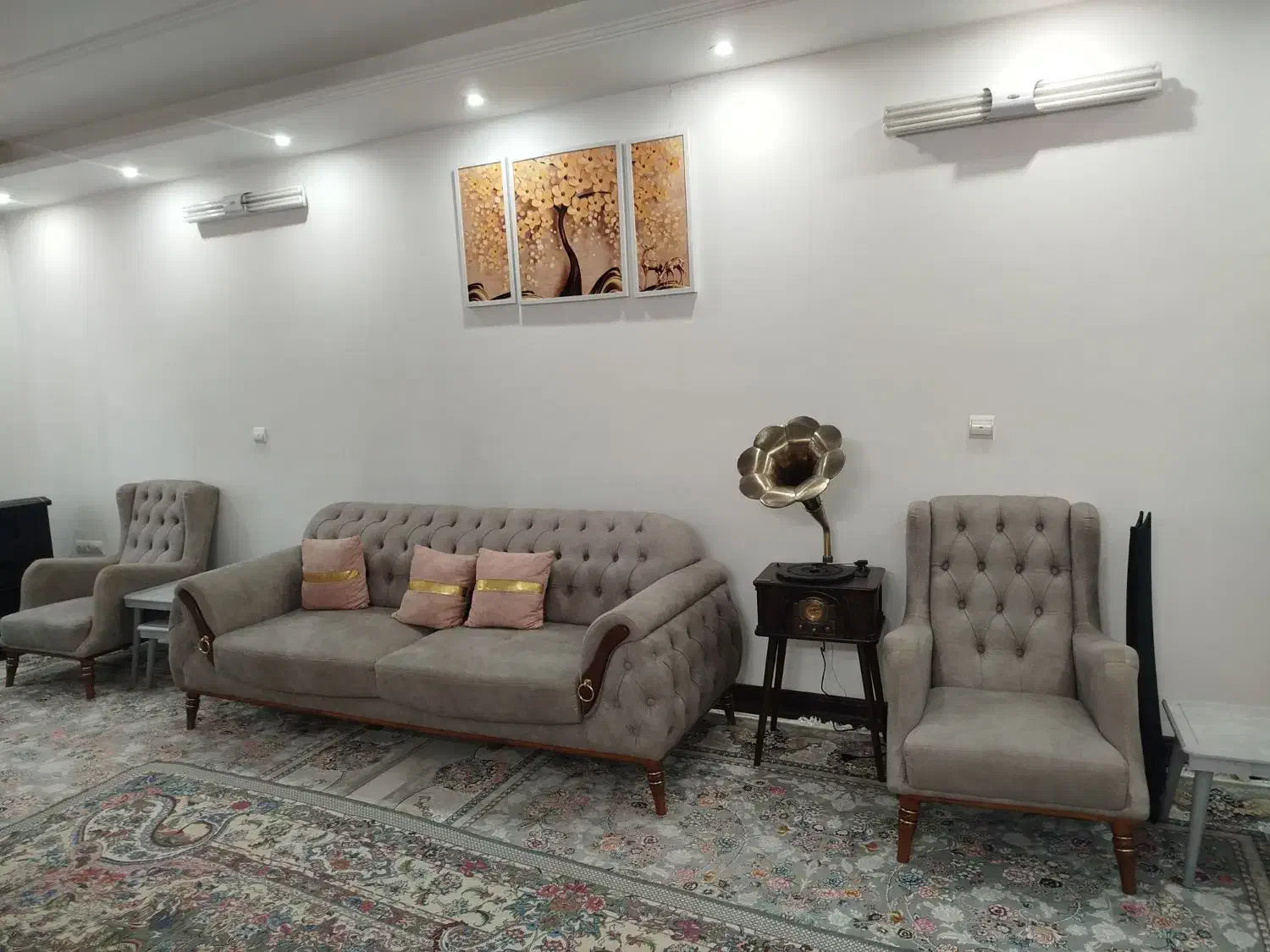 مبل7نفره و میز ناهار خوری تمیز و نو|مبلمان خانگی و میز عسلی|بابل, |دیوار